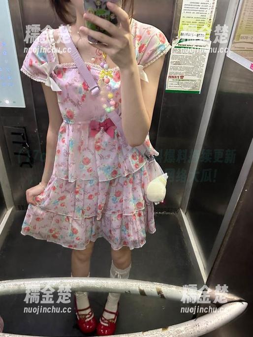 17c吃瓜 17c吃瓜网黑料爆料持续更新,妹子帮你梳理最热门的网络大瓜!
