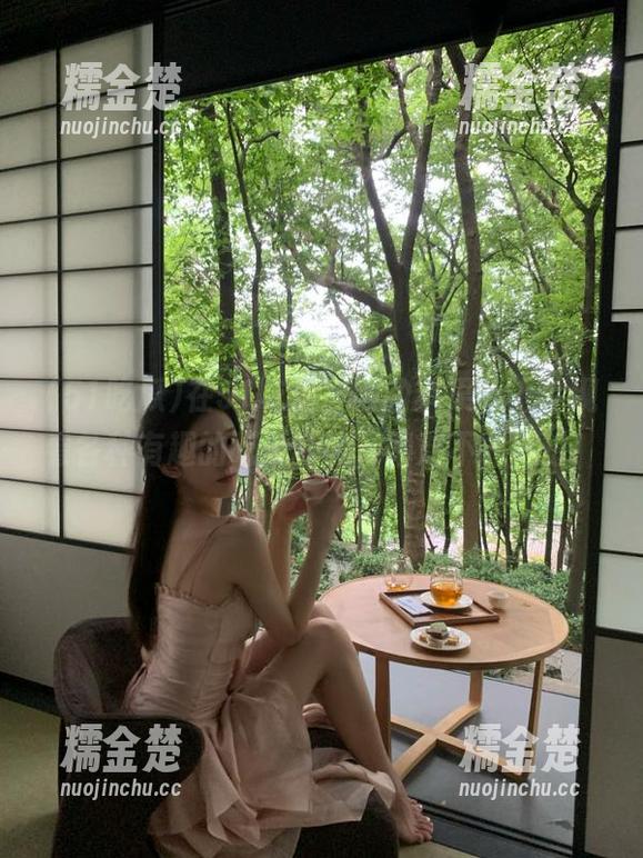 51吃瓜 在51吃瓜官网的苹果版上,观看各种有趣的吃瓜新闻,绝对不能错过!