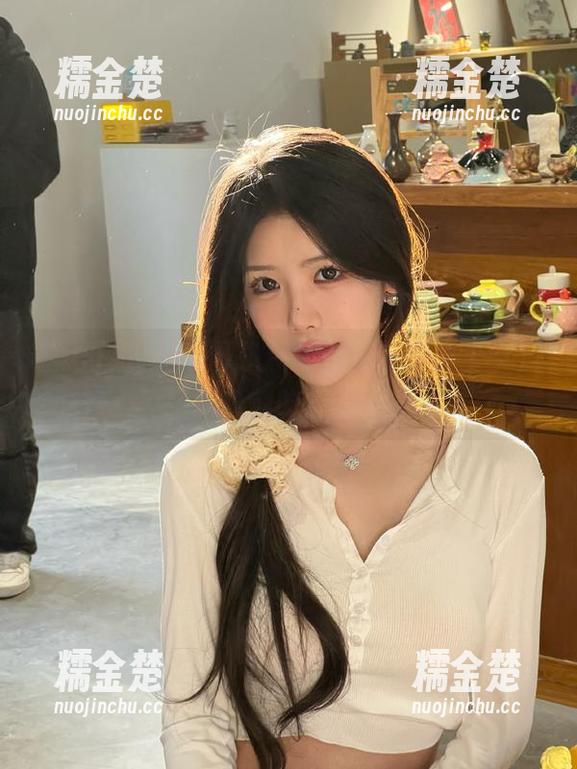 黑哥扒料 黑哥扒料免费导航助力少女,轻松扒料吃瓜不停息